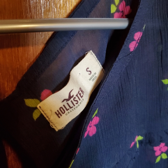 Hollister top - Picture 3 of 6